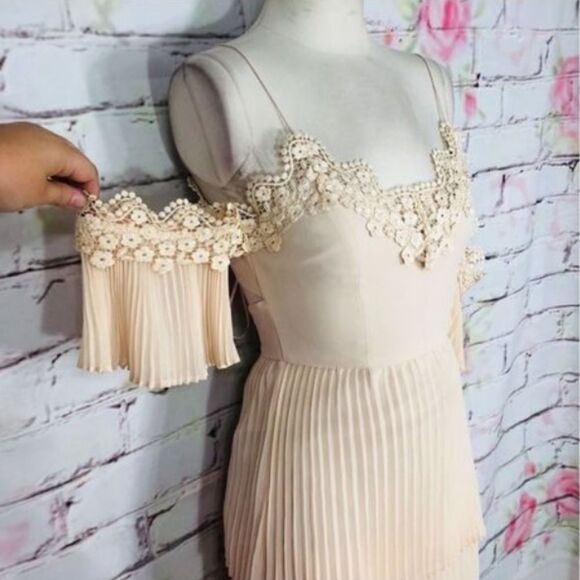 Lulu’s keepsake the label NWT All Time High Nude Lace Off-the-Shoulder Dress - Picture 7 of 11